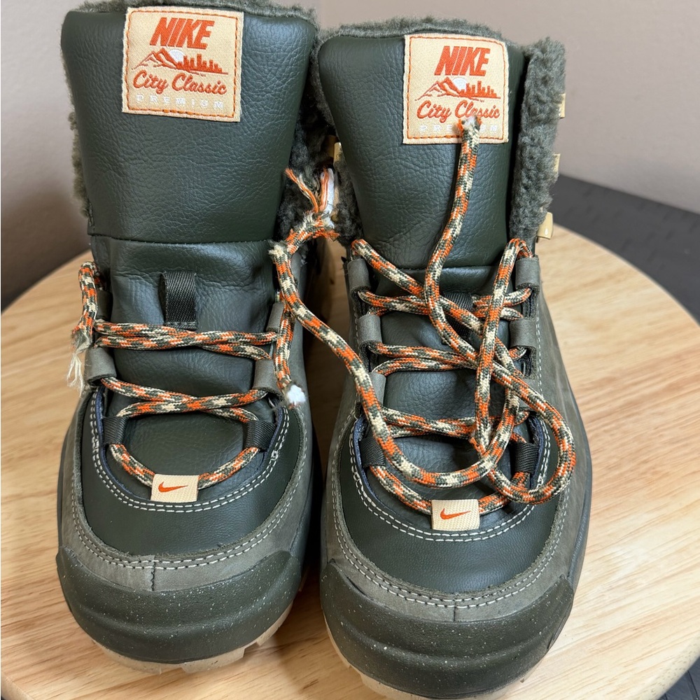Nike women’s City Classic Premium Waterproof Boots - Picture 4 of 11